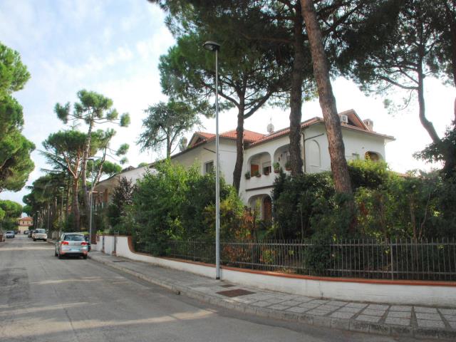 sale Milano Marittima apartment with garden 1